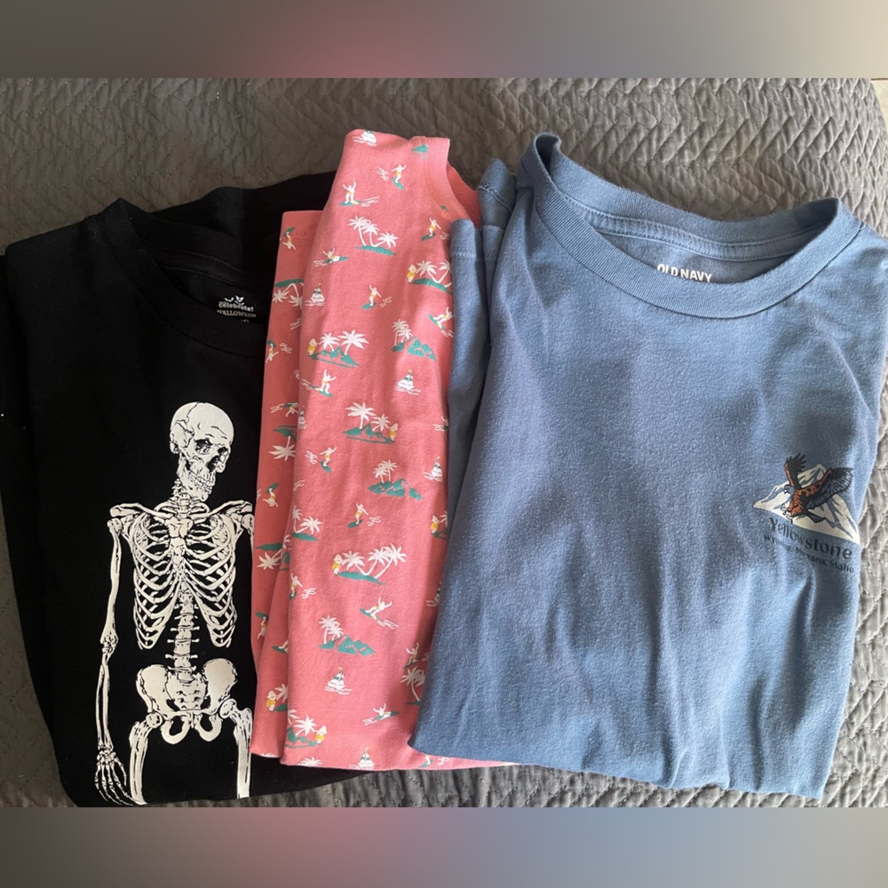 Three T-shirts for the price of one men’s small
